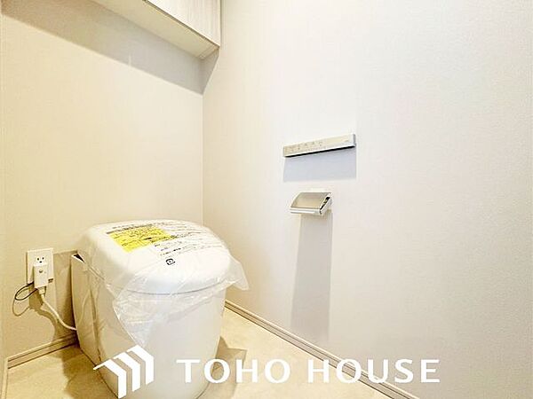 温水洗浄機能付き便座が新設されています。当たり前ですが、気になる水周り関係が全て新品というのも新築物件ならではですから、気持ちよく新生活が始められます。