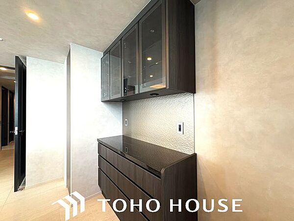 独立型キッチンには自分の使い勝手のいい空間を造り出せるというメリットがあります。小さな自分専用のお部屋のようにデザインして毎日のお料理を楽しむのもいいですね。
