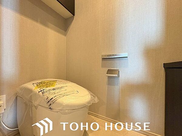 温水洗浄機能付き便座が新設されています。当たり前ですが、気になる水周り関係が全て新品というのも新築物件ならではですから、気持ちよく新生活が始められます。