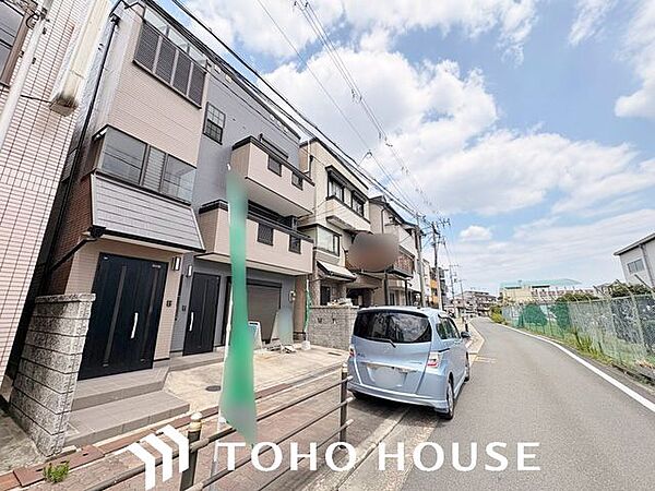 住む人を映し出す洗練された佇まいは、いつまでも輝き続けながらいつしか街の風景に溶け込んでいきます。