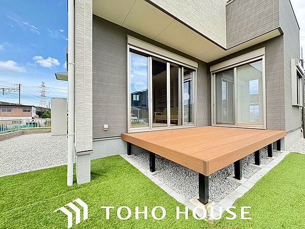 『どんなお庭に仕上げるか？』新生活に付いて回る楽しい悩みのひとつです。休日はしばらくガーデニングや庭いじりに勤しむ事になるかもしれません。ウッドデッキの新設等もご相談下さい。