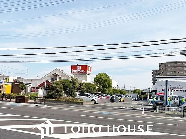 関西スーパー豊中南店 徒歩9分。 670m