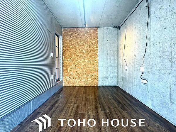 一つ屋根の下にそれぞれの暮らしがある。お部屋ぐらいは自分の価値観で自由にしたい。だからこそ、そのベースはシンプルであるべきだと思う。なぜなら、時の流れで人の好みは変わっていくものだから。