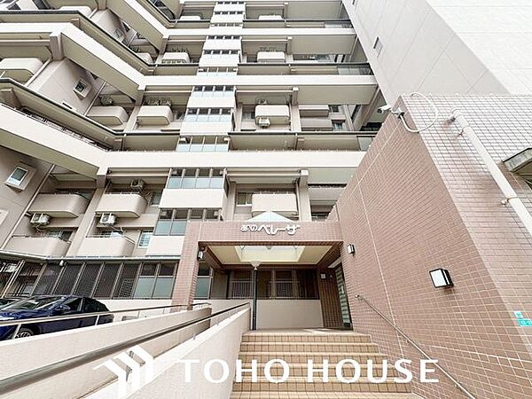 住む人を映し出す洗練された佇まいは、いつまでも輝き続けながらいつしか街の風景に溶け込んでいきます。