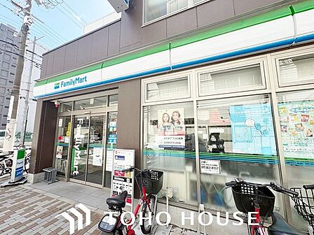 ファミリーマート南船場二丁目店 徒歩3分。 240m