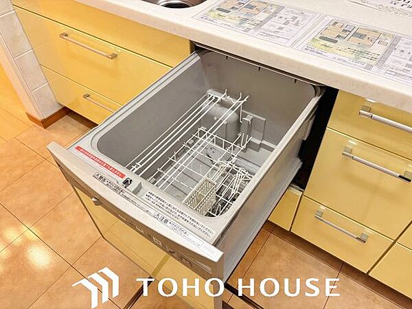 通常の手洗いでは使用出来ないほど高温のお湯や高圧水流を使うことにより汚れを効果的に落とすことができる。殺菌効果が非常に高く哺乳瓶などを使う家庭で需要が高く大変便利。