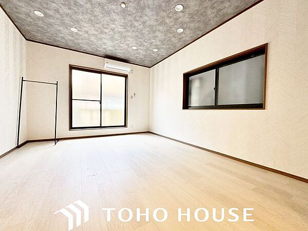 室内心と体をゆったりと安らげる主寝室。寝室のゆとりが大きい分だけ、暮らしの安らぎは深まります。一日の疲れを癒すだけでなく、ご夫婦の親密な語らいを紡ぎ出します。