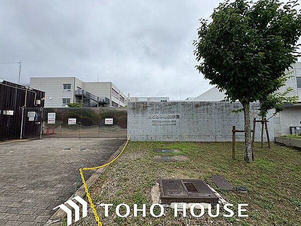 とどろみの森学園 徒歩19分。 1520m
