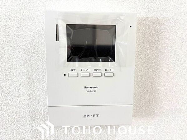 誰が来てもわかる様にモニター付きインターホンを設置。快適と安らぎを合わせた優しい設計。