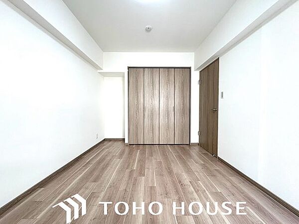 お子様の心と身体を見守る子供部屋として、思春期のプライバシーを重視したり、成長に合わせて机やベットを自由にレイアウトできるようにと、小さな自立心を育むお部屋作りを見越してご覧下さい。
