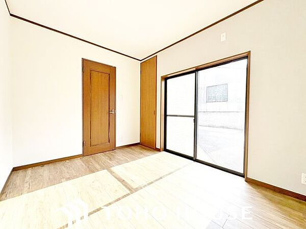 クローゼットには洋服や本を収納できるので、お部屋はすっきり広々と使うことができます。お好みの家具を自由にレイアウトしてください。