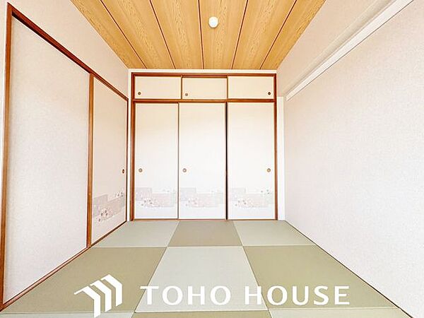 和室は有るだけでも落ち着く空間ですが、 「家族団らん」 「来客時の客間」 等々多目的なスペースとして活用出来る便利な空間です。