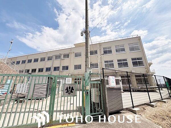神戸市立御影北小学校 徒歩11分。 820m