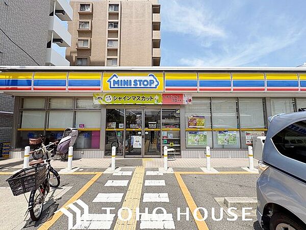 ミニストップ吹田南金田店 徒歩13分。 1040m