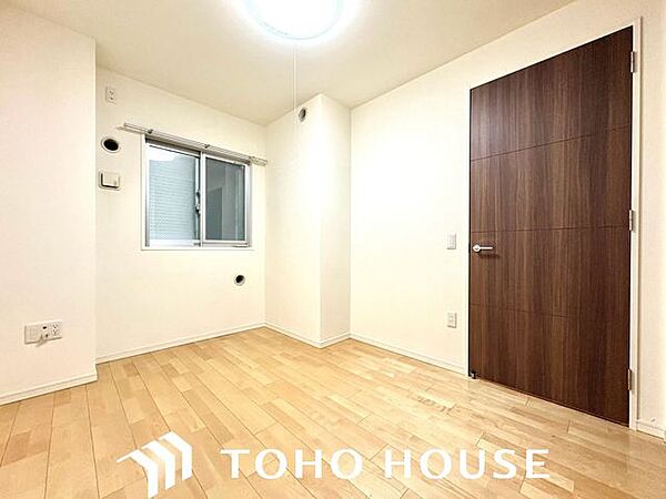 クローゼットには洋服や本を収納できるので、お部屋はすっきり広々と使うことができます。お好みの家具を自由にレイアウトしてください。