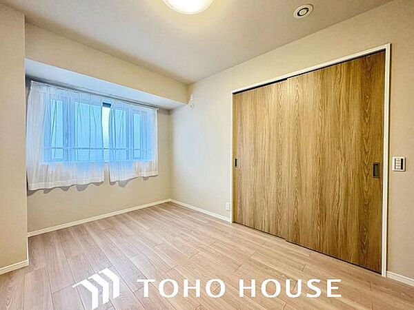 お子様の心と身体を見守る子供部屋として、思春期のプライバシーを重視したり、成長に合わせて机やベットを自由にレイアウトできるようにと、小さな自立心を育むお部屋作りを見越してご覧下さい。