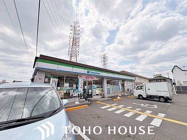 ファミリーマート鶴見安田二丁目店 徒歩10分。 750m
