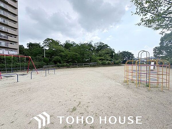 香里ケ丘中央公園 徒歩18分。 1390m