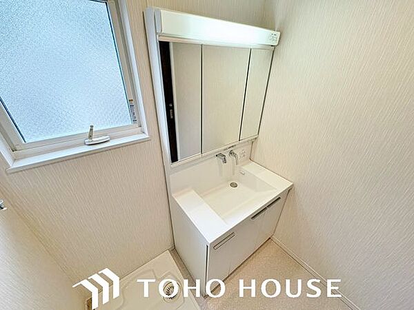 十分な大きさの洗面台は、身だしなみチェックや歯磨きなど、朝の慌ただしい時間でもホテルライクなスペースで余裕とゆとりを感じて頂けます。
