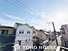 その他：前面に極端な遮蔽物がなく、程よい開放感を確保した窓からの眺望。外からの視線が直接気になりにくい配置（または距離感）が保たれており、室内にいながら周囲の落ち着いた住環境を確認できる安心の景色です。
