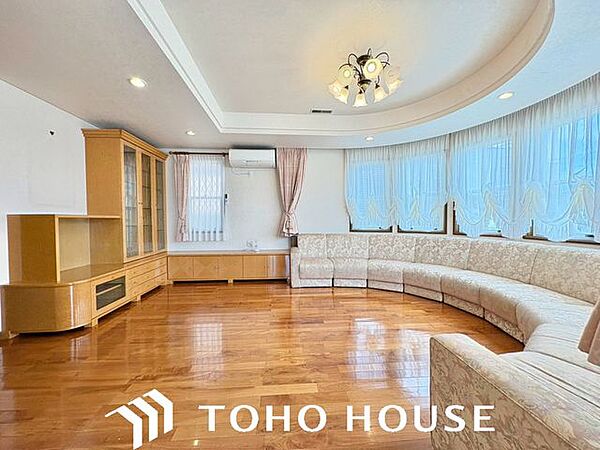 【空家につき即引渡し可能】IHシステムキッチンや全室エアコン、温水洗浄便座など、快適な暮らしをサポートする設備が充実。敷地・建物ともに広々とした5SLDKで、理想のライフスタイルを実現しませんか。