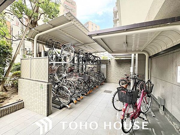 広さがしっかり確保された敷地内駐輪場。住まう方々に不便を感じさせないような、配慮が垣間見えます