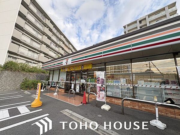 セブンイレブン吹田千里山西6丁目店 徒歩10分。 740m