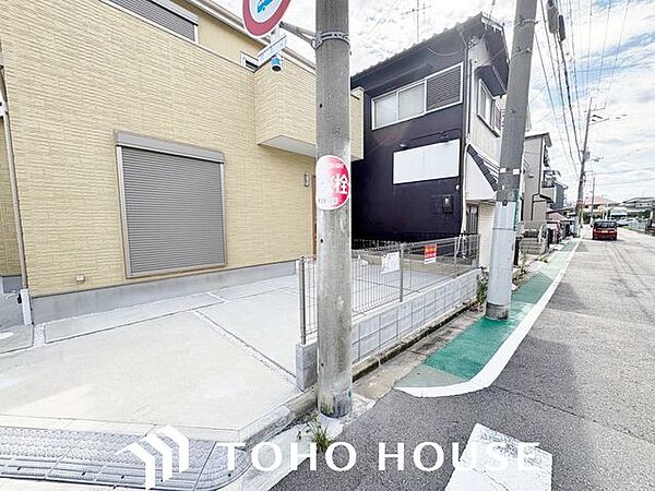 経年変化に強く、お手入れのしやすさに配慮された外壁材を採用。美しさを長く保ちやすい機能性と、デザイン性を両立させた外観となっており、住まうほどに愛着が湧くスタイリッシュな佇まいです。