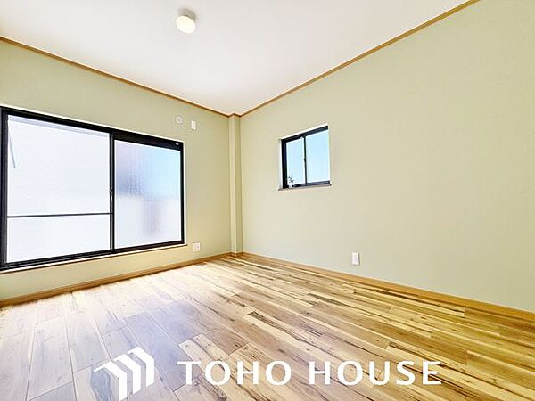 大きな窓からたっぷりと陽光が注がれる明るい空間。家族の成長に対応できる永住仕様の間取り。一日の疲れをいやしてくれる主寝室。時を忘れて過ごす場所として過ごせるお部屋。