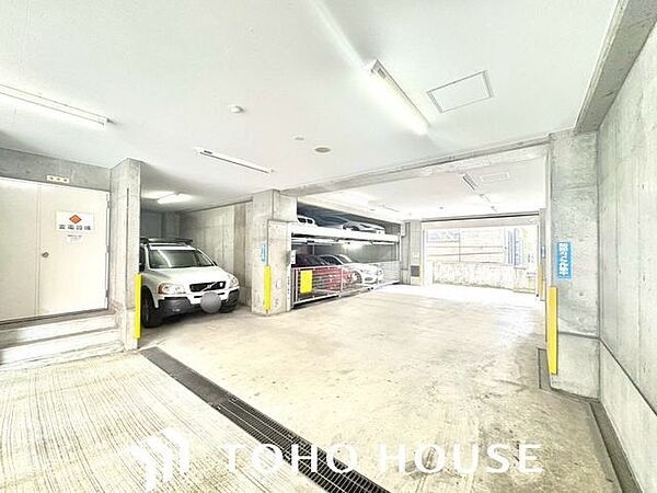 スペースを広めに確保しているため、大型車、運転、駐車が苦手な方でも安心してとめられます。