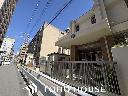 大阪市立堀江小学校(東学舎) 徒歩6分。 410m