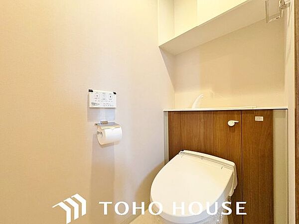 いつまでも清潔な空間であって頂けますように、目に留まるだけではなく、汚れをふき取り易いフロアと壁紙をチョイス致しました。