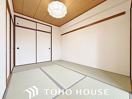和室は有るだけでも落ち着く空間ですが、 「家族団らん」 「来客時の客間」 等々多目的なスペースとして活用出来る便利な空間です。