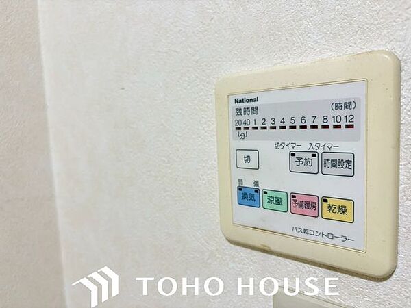 寒い日に予め浴室を暖めておく事によって、ヒートショックを防ぎます。夏の暑い日には涼風で浴室を快適に保ちます。洗濯物の乾燥機としてもお使いになって頂けますので、雨の日のお洗濯物も安心ですね。