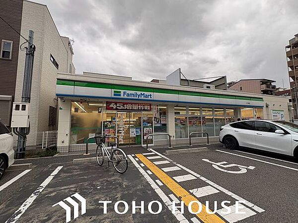 ファミリーマート木川西店 徒歩2分。 150m