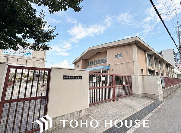 大阪市立十三中学校 徒歩8分。 610m