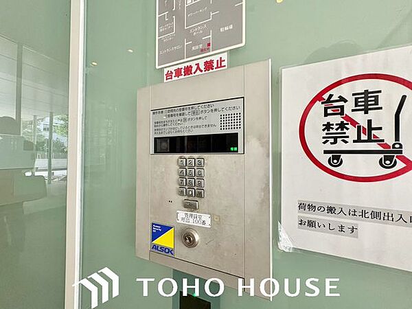 オートロックや防犯カメラを完備し、セキュリティ面も安心。コンシェルジュサービスや常駐管理など、タワーマンションならではの強固な防犯体制が暮らしを守ります。