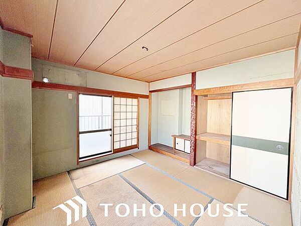 和室は有るだけでも落ち着く空間ですが、 「家族団らん」 「来客時の客間」 等々多目的なスペースとして活用出来る便利な空間です。