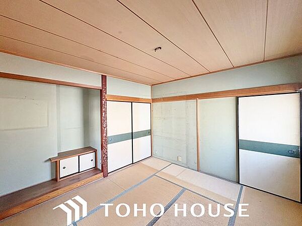 和室が持つ特別な時間、麗らかな春のやわらかな時、冬枯れの時がもたらす凛とした時間、経る年月によって表情を変える特別な場所、家族みんなのお気に入りの空間です。