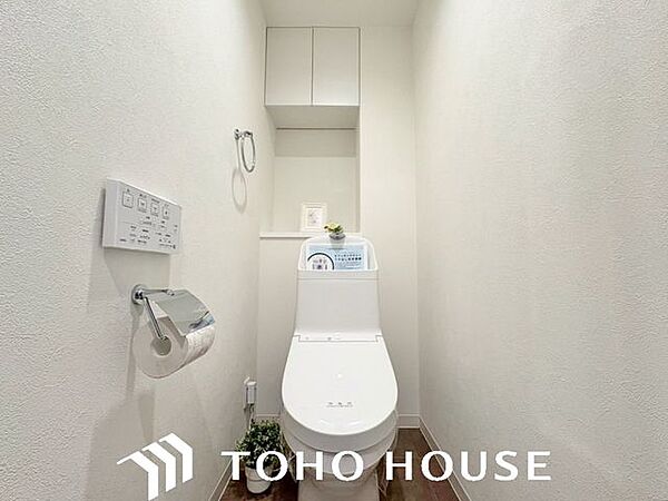 いつまでも清潔な空間であって頂けますように、目に留まるだけではなく、汚れをふき取り易いフロアと壁紙をチョイス致しました。
