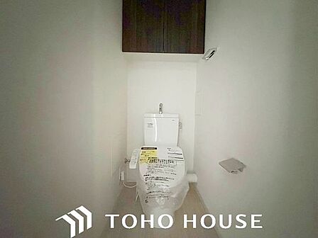 温水洗浄機能付き便座が新設されています。当たり前ですが、気になる水周り関係が全て新品というのも新築物件ならではですから、気持ちよく新生活が始められます。