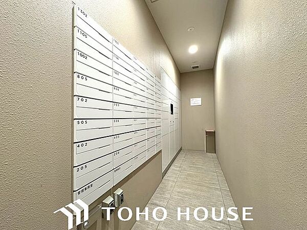 宅配BOX付き。不在時の受け取りがとても便利で玄関を開けて対応する必要が無いので防犯にも役立ちます。