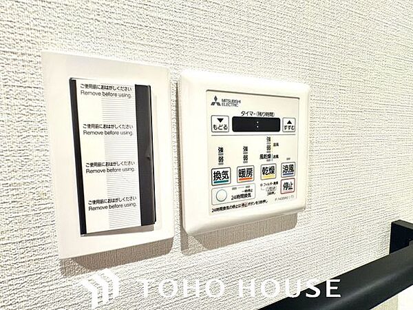 寒い日に予め浴室を暖めておく事によって、ヒートショックを防ぎます。夏の暑い日には涼風で浴室を快適に保ちます。洗濯物の乾燥機としてもお使いになって頂けますので、雨の日のお洗濯物も安心ですね。