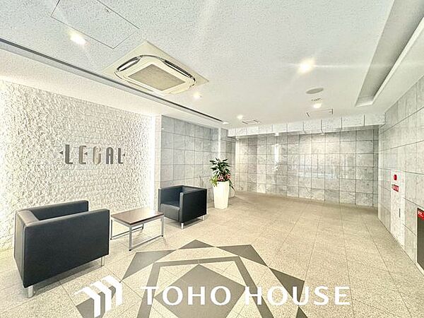 ご来客時の対応やちょっとした休憩にも便利な、ソファセットを備えた高級感のあるロビーです。