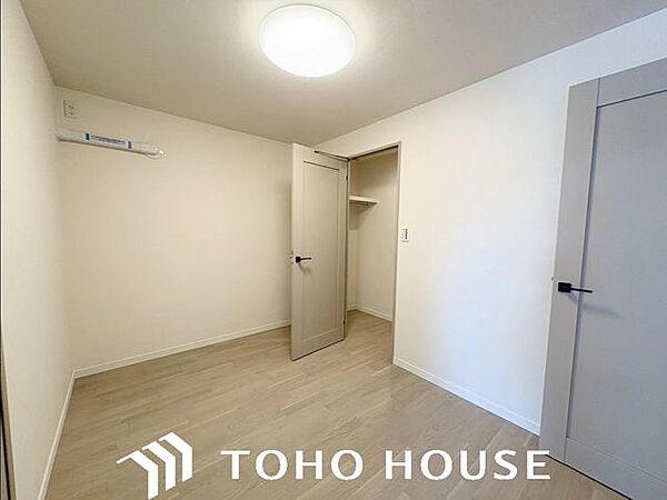 子供部屋や趣味の部屋、書斎など、ライフスタイルに合わせて多目的に使える洋室です。ご家族の成長に合わせた、自由な空間作りをお楽しみいただけます。