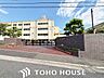 周辺：高槻市立芝谷中学校 徒歩10分。 740m
