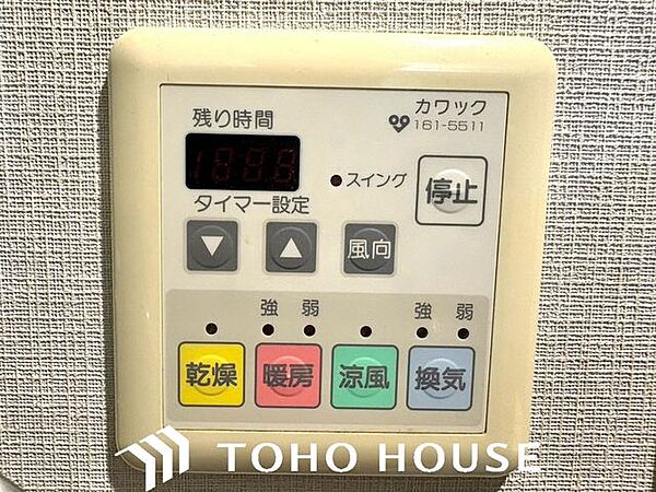 寒い日に予め浴室を暖めておく事によって、ヒートショックを防ぎます。夏の暑い日には涼風で浴室を快適に保ちます。洗濯物の乾燥機としてもお使いになって頂けますので、雨の日のお洗濯物も安心ですね。
