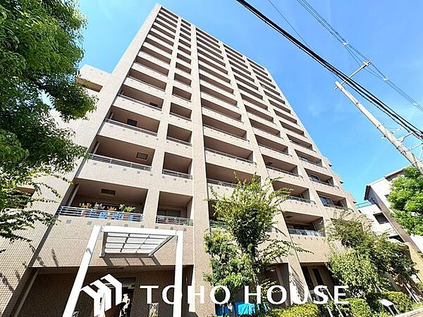 その邸が魅せる、気品・上質・重厚感・極細やかさ、そのすべては訪れた者に安らぎと品性を与える特別な空間です。ここに住むからこそ意味がある。すべての（始まり）をここから迎えます。