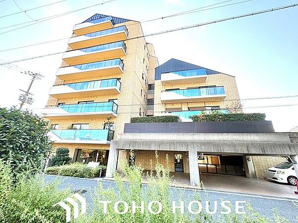 大阪メトロ今里筋線「清水」駅徒歩3分、京阪本線「千林」駅徒歩8分の2Wayアクセスが可能な好立地です。前面道路も広く、ゆとりある住環境が広がっています。