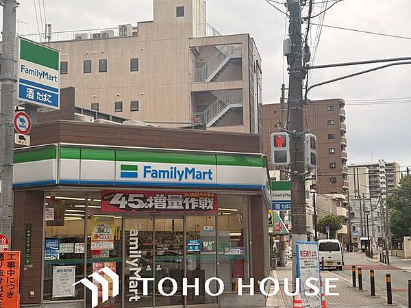 ファミリーマート中津三丁目店 徒歩2分。 140m